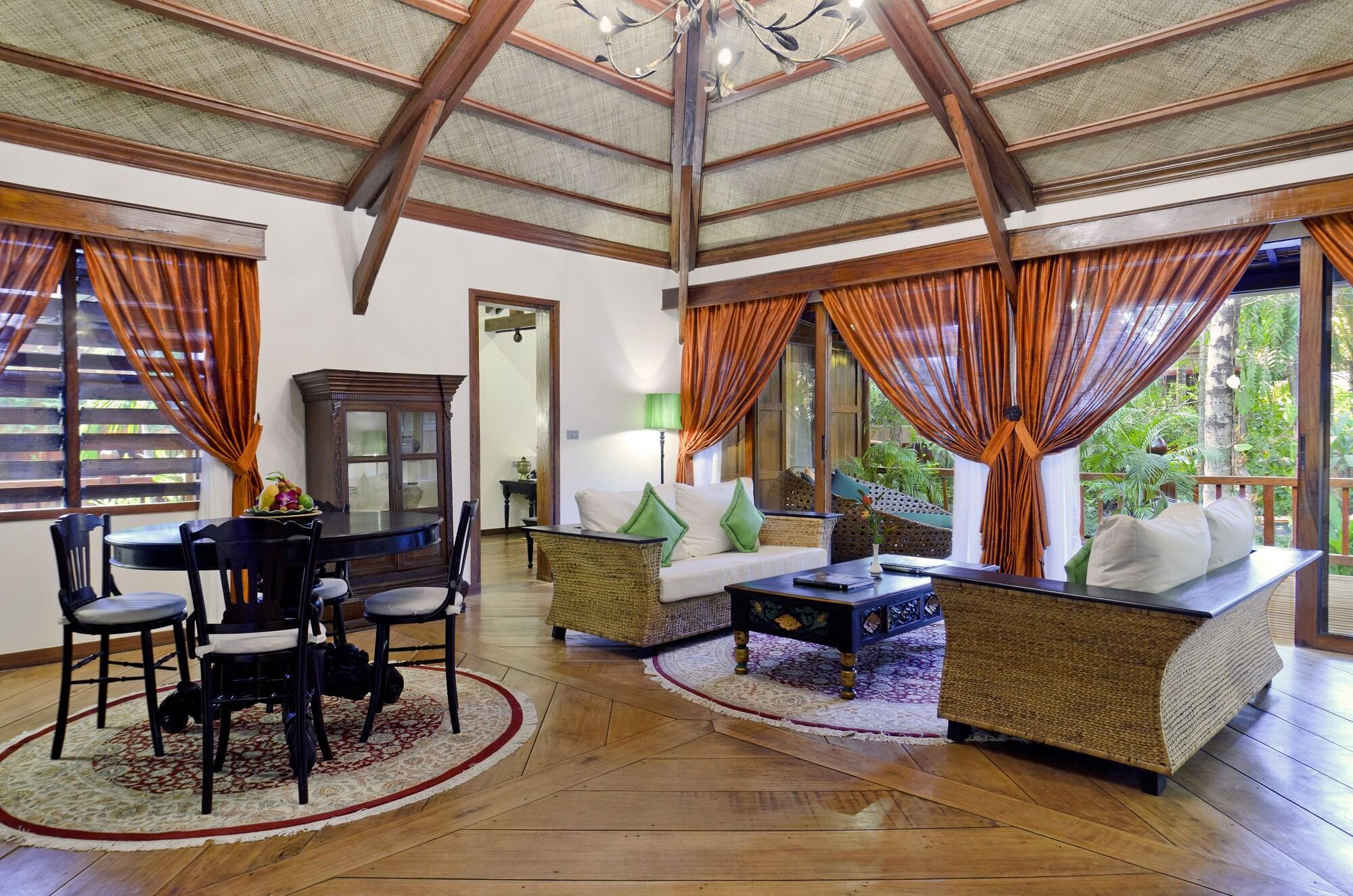 Angkor Village Hotel - Small Luxury Hotels Of The World Siem Reap Zewnętrze zdjęcie The interior of a villa at the resort