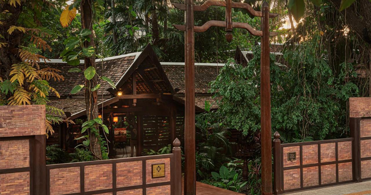 Angkor Village Hotel - Small Luxury Hotels Of The World Siem Reap Zewnętrze zdjęcie Entrance to a traditional Thai house