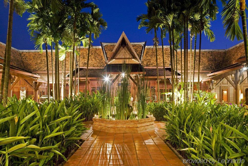 Angkor Village Hotel - Small Luxury Hotels Of The World Siem Reap Zewnętrze zdjęcie The Royal Spa at The Royal Paradise Hotel & Spa